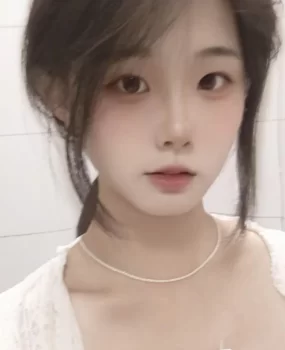 下面特别紧的兼职学生妹