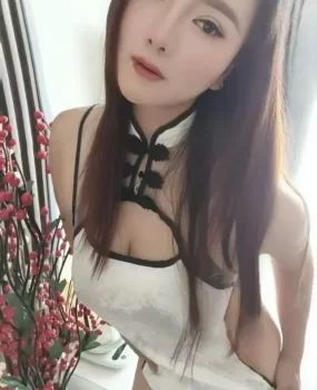 性感翘臀大奶妹萱萱