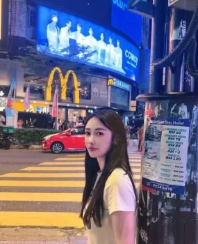 性感丰满翘臀妹子