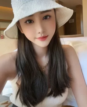 筷子腿翘臂性格好的小姐姐