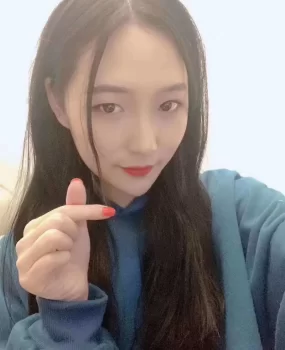 长腿高颜值妹子，身材不错